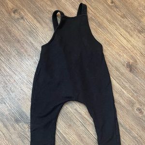 Nordstrom black overall romper unisex 9-12 months